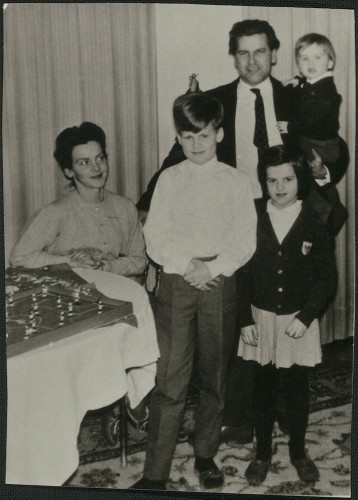 Theodor Lumbe sa suprugom i djecom