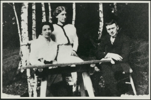 Dora Pejačević, Sidonija Nadherny van Boratin, Karl Kraus u parku dvorca Janowitz (Janovice)