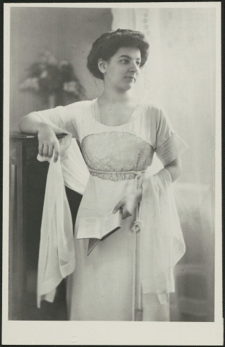 Dora Pejačević (oko 18 godina)