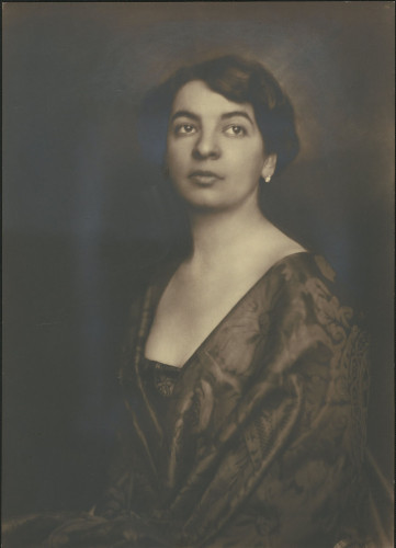 Dora Pejačević, tamni portret